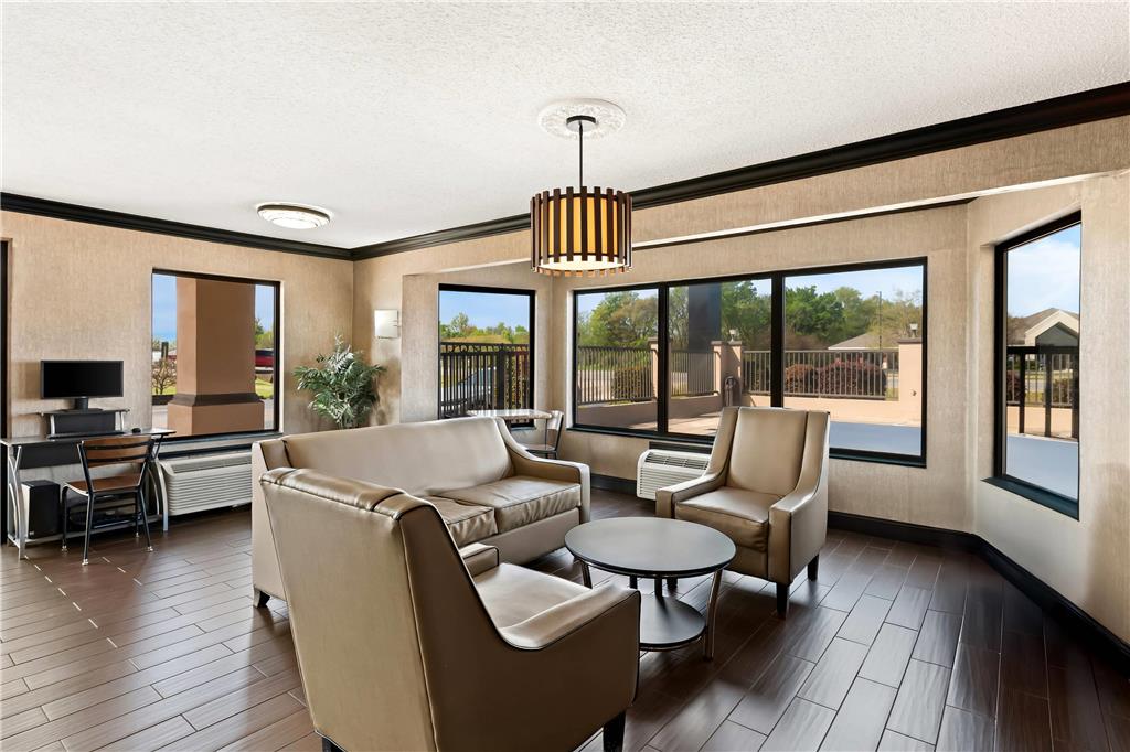 Quality Inn & Suites - photo 5