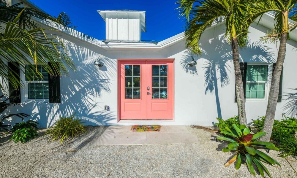 Walking on Sunshine - last minute hotel in Holmes Beach