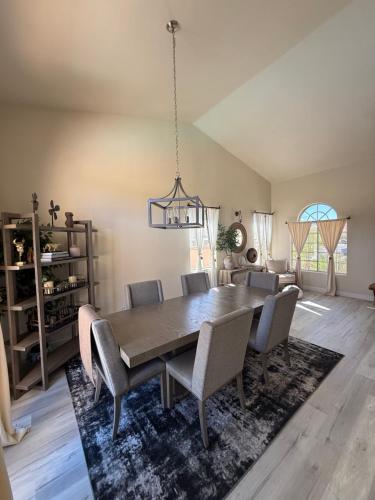 Fragrant Finnish Sauna & Cozy Pool with French 3br