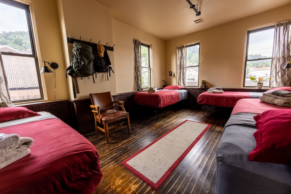 Traveler's Rest Hotel - photo 12