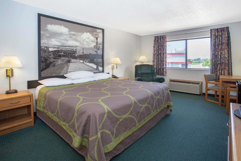 Super 8 by Wyndham Dewitt - photo 4