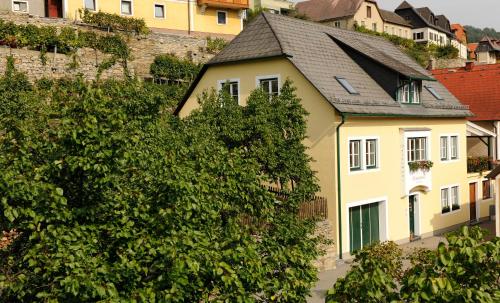 Winzerhof & Gästehaus Bernhard — 4-Star Luxury Hotel in Weissenkirchen In Der Wachau, Austria