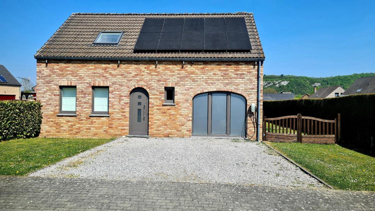 Gite Au 14 Au Calme Avec Jardin Proche de Dinant — 4-Star Luxury Hotel in Anhee, Belgium