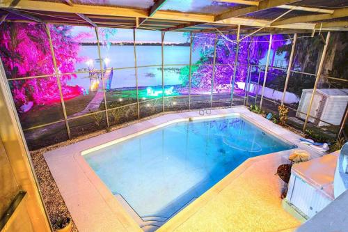 4 Rooms Lake Pool Hot Tub Putt Putt in Orlando, United States