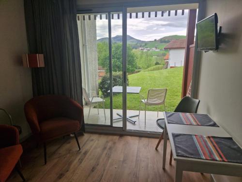 Banca Piscine Vue Montagnes — Souraide