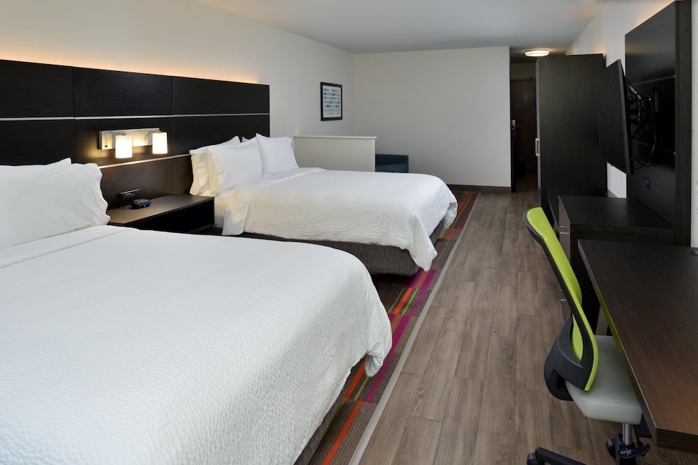 Holiday Inn Express & Suites Carthage by IHG - photo 39