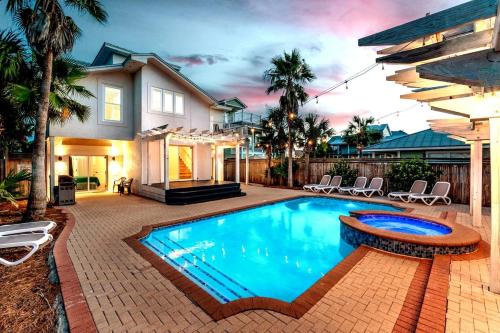 SunBelievable Heated Pool n Golf Cart Deals in Destin, United States