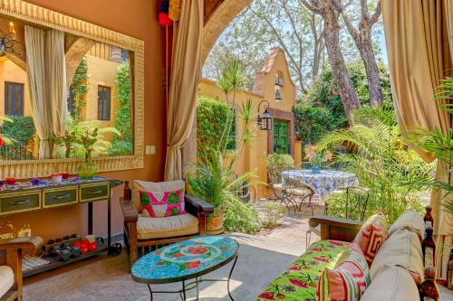 Casa Zaca 3BR Centro Home with Rooftop & Garden — 4-Star Luxury Hotel in San Miguel De Allende, Mexico