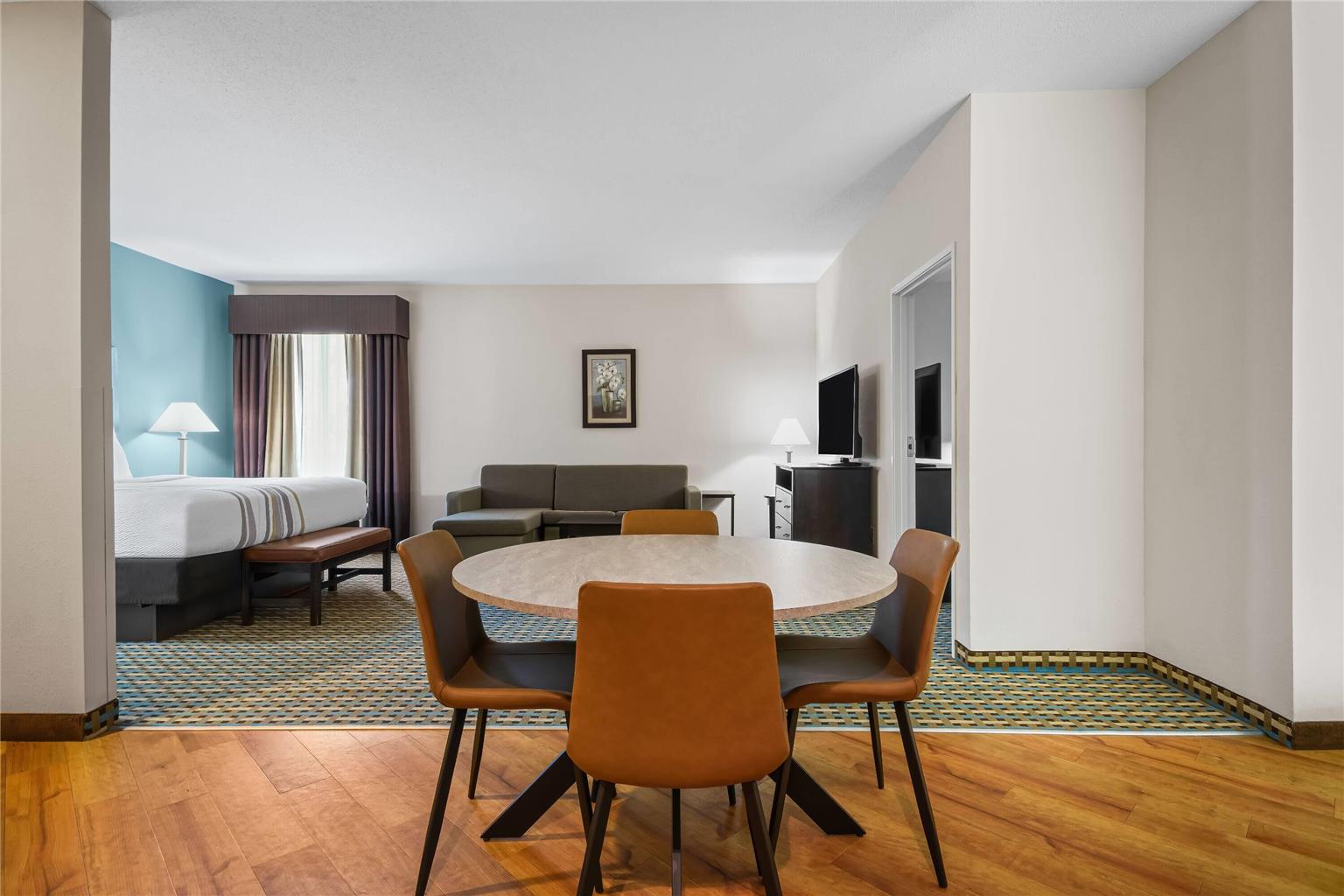 La Quinta Inn & Suites by Wyndham Stonington Mystic Area - photo 32
