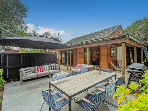 Luxurious Simplicity Matarangi Holiday Home — 4-Star Luxury Hotel in Whitianga, New Zealand