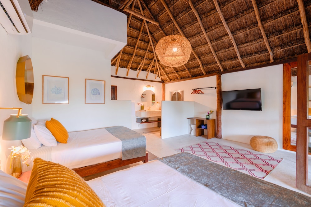 Azulea Bacalar Hotel & Spa Lagoon Front