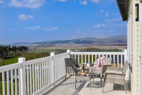 Bay View Lodge Brynowen — 4-Star Luxury Hotel in Borth, United Kingdom