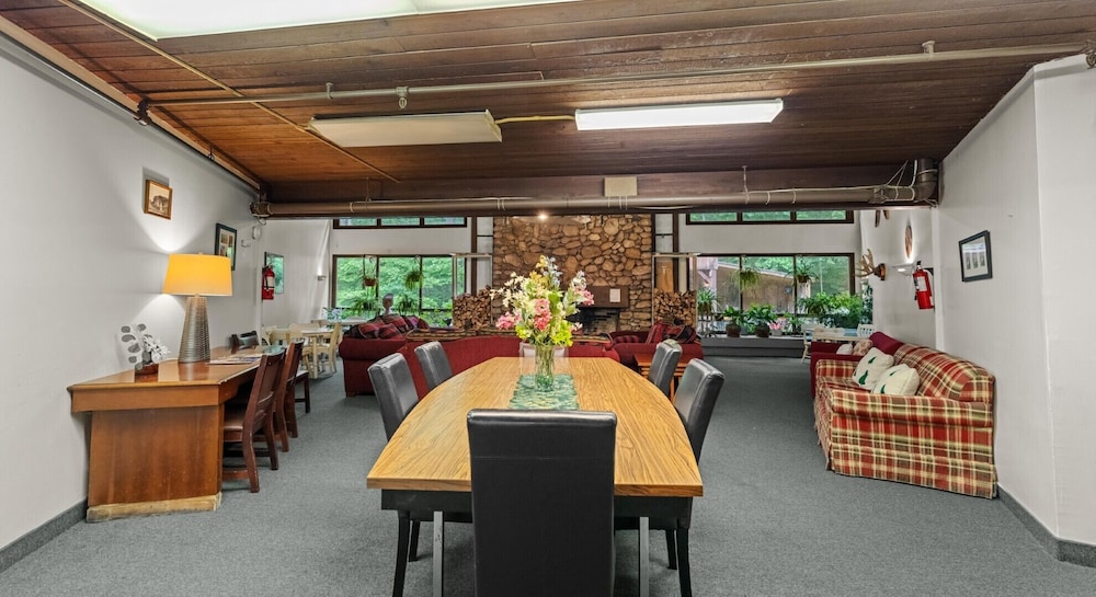 Evergreen Valley Inn - photo 9