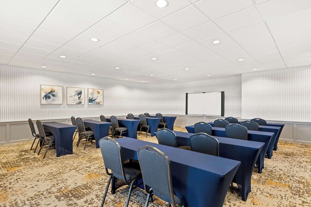 Hampton Inn Morgan Hill - photo 50