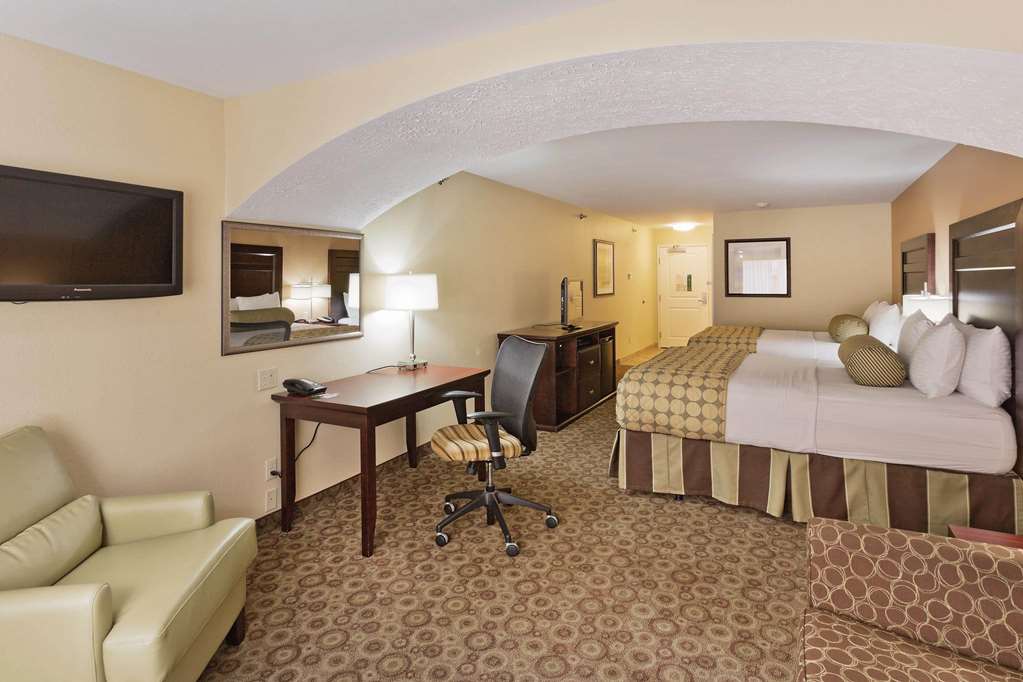 La Quinta Inn & Suites by Wyndham Minot - photo 18