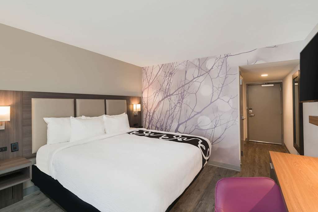 La Quinta Inn & Suites by Wyndham Mobile - photo 36