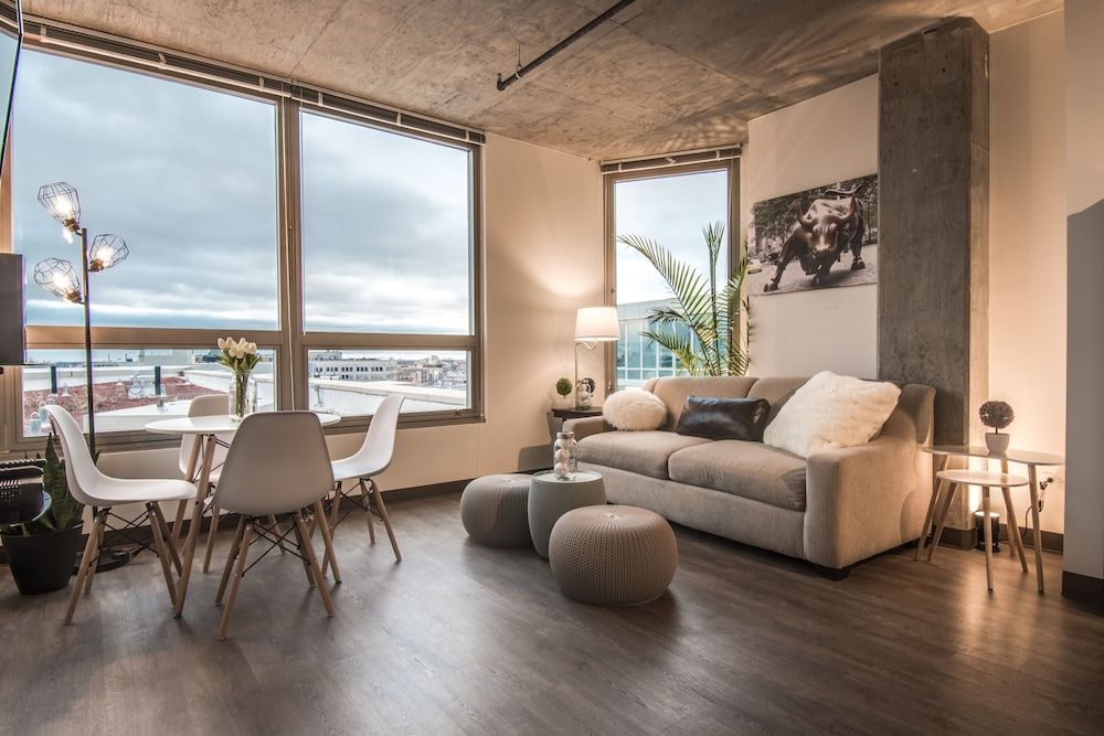 Wrigley Suites — 4-Star Luxury Hotel in Chicago, United States