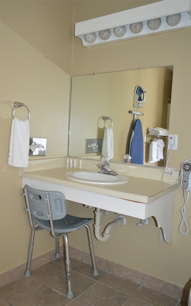 Travelodge by Wyndham Fort Bragg - photo 56