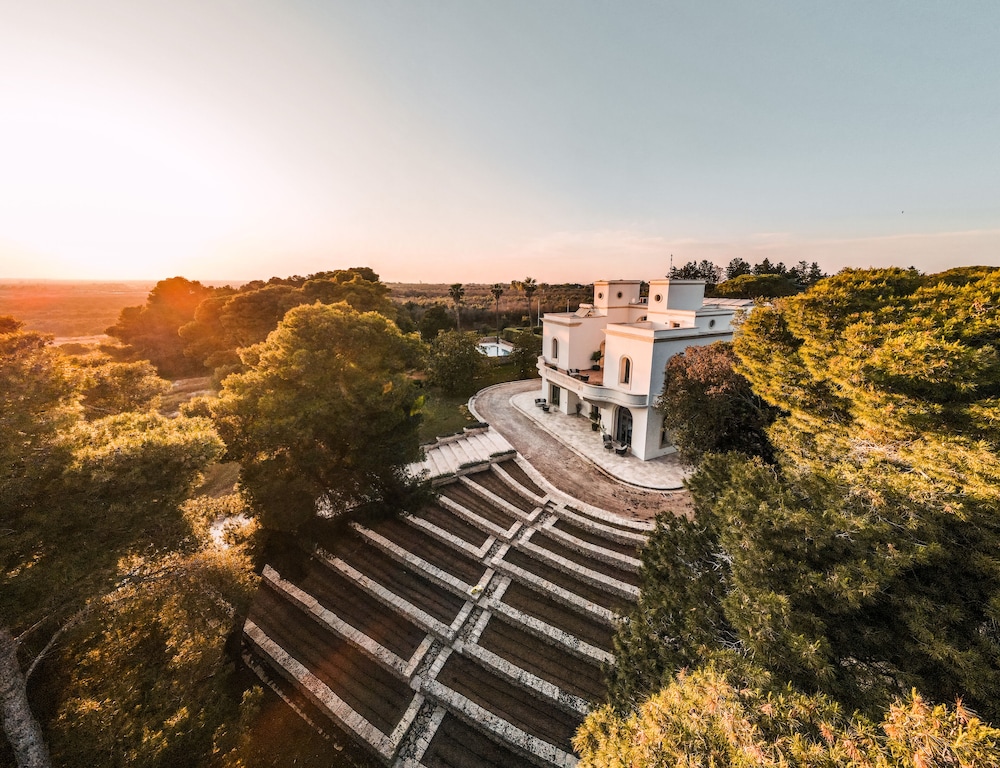 Sa Suites — 4-Star Luxury Hotel in Trepuzzi, Italy