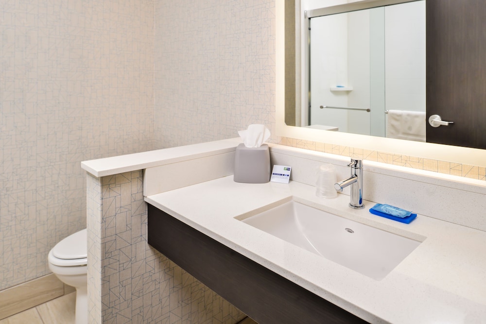 Holiday Inn Express & Suites Kansas City Lee's Summit by IHG - photo 16