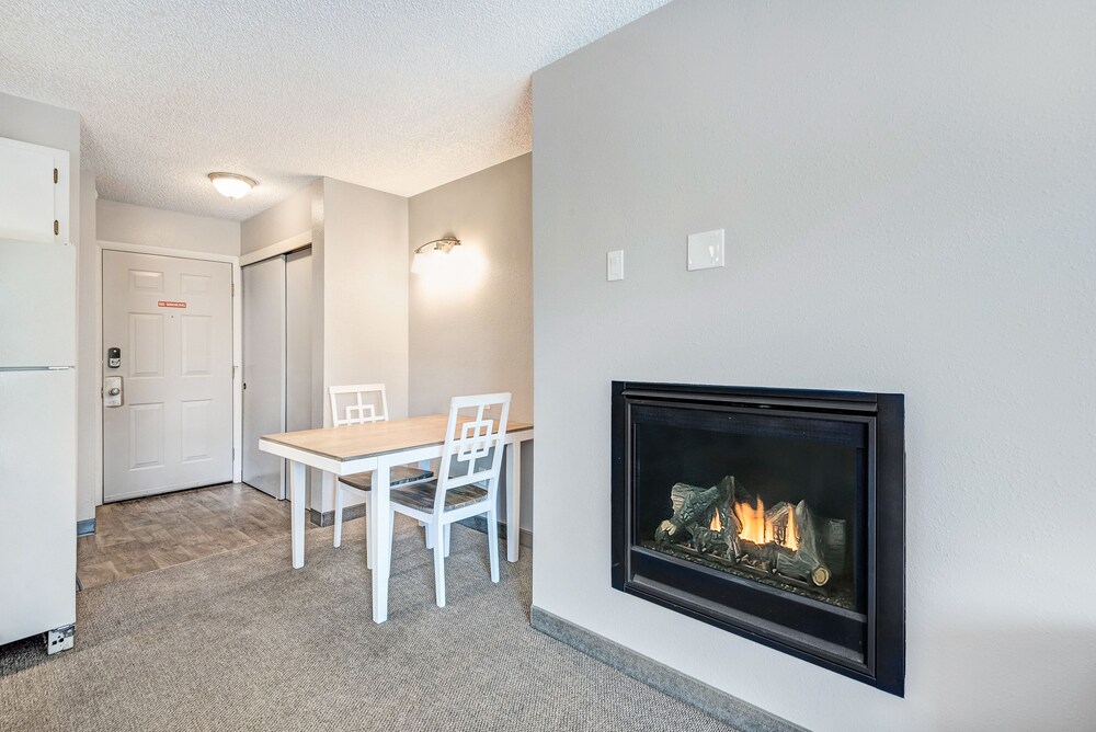 Bend Riverside Inn & Suites - photo 81