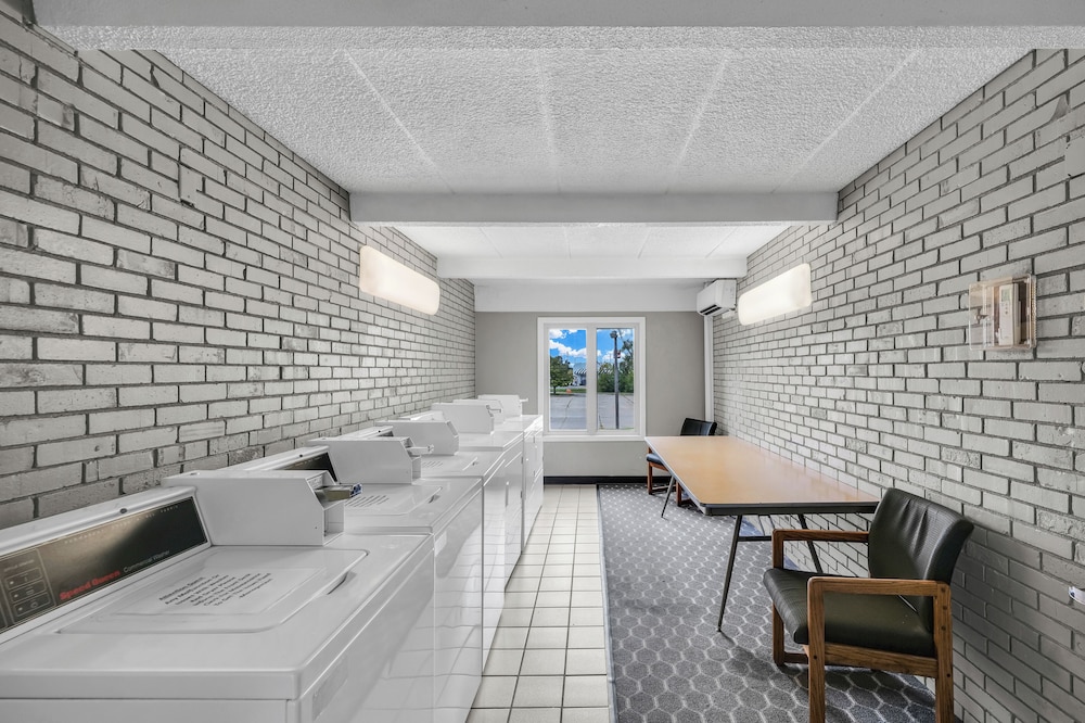 Eastlake Suites Hotel & Conference Center By OYO Urbana - photo 110
