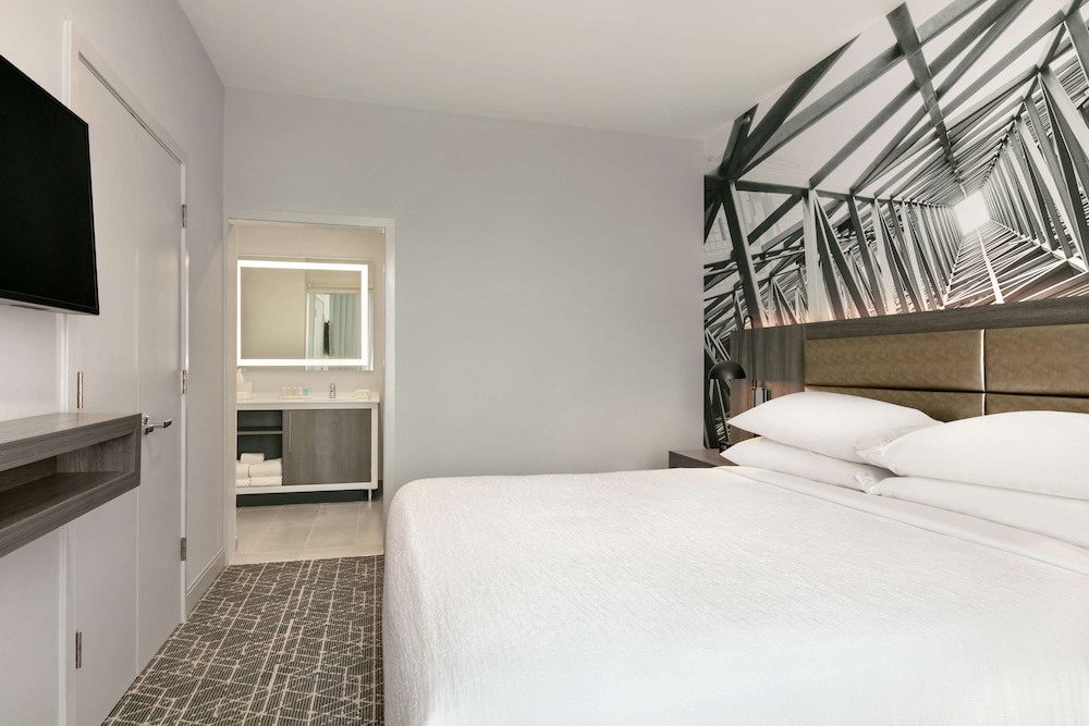 Embassy Suites by Hilton Atlanta Midtown - photo 11
