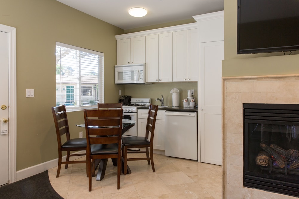 Sea Breeze Inn And Cottages - photo 33