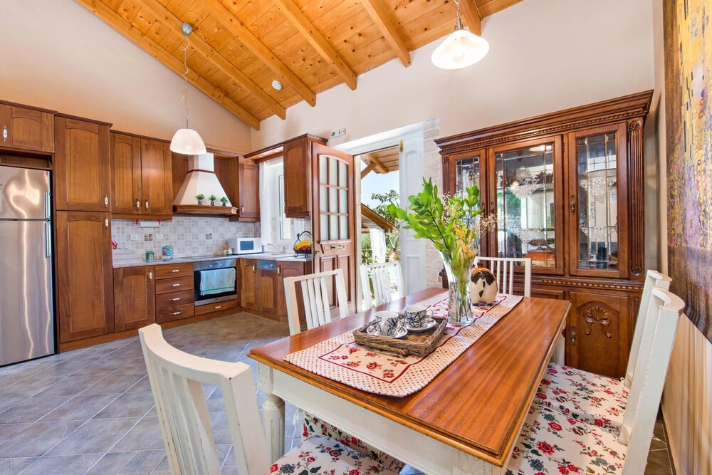 Georgina House in Velianitatika — 4-Star Luxury Hotel in Gaios, Greece