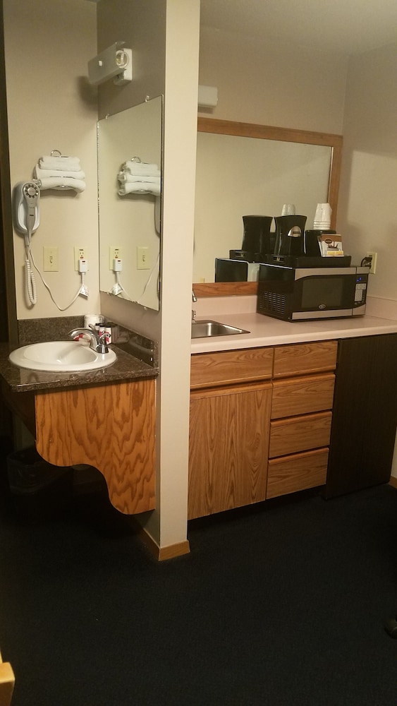 Super 8 by Wyndham Milbank SD - photo 24