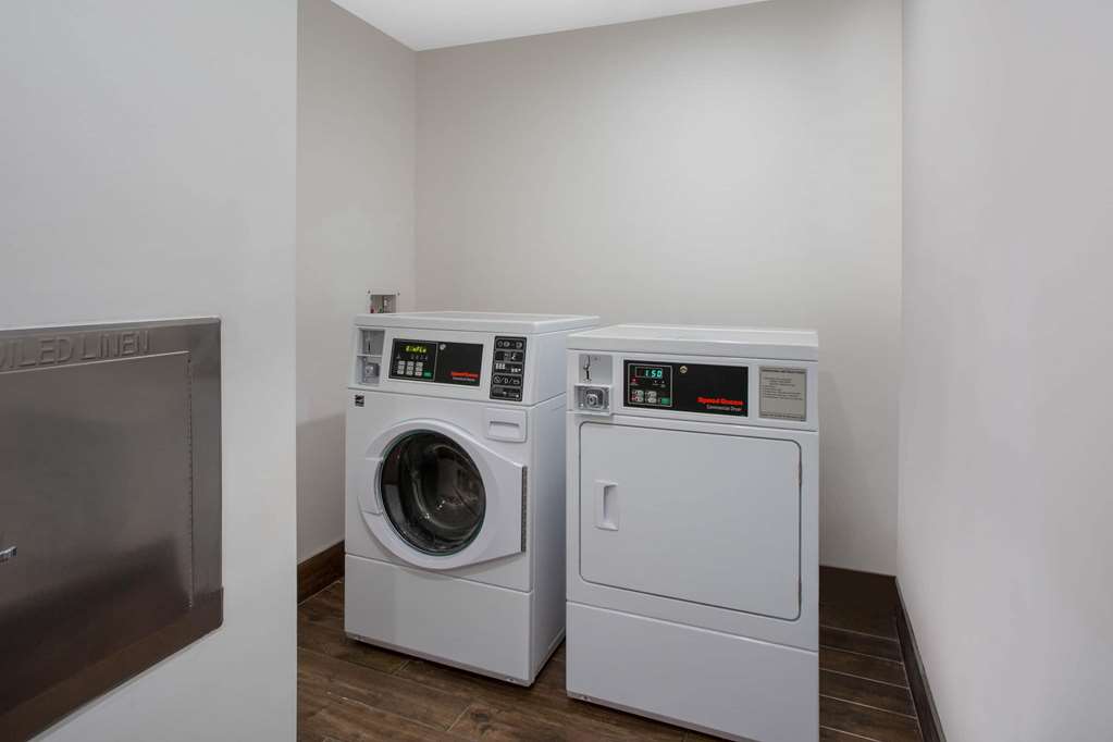 La Quinta Inn & Suites by Wyndham Manassas Va Dulles Airport - photo 26