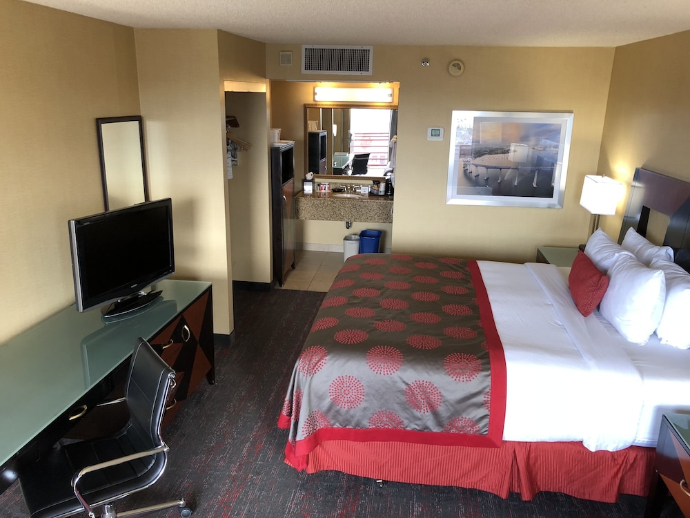 Ramada by Wyndham San Diego National City - photo 11