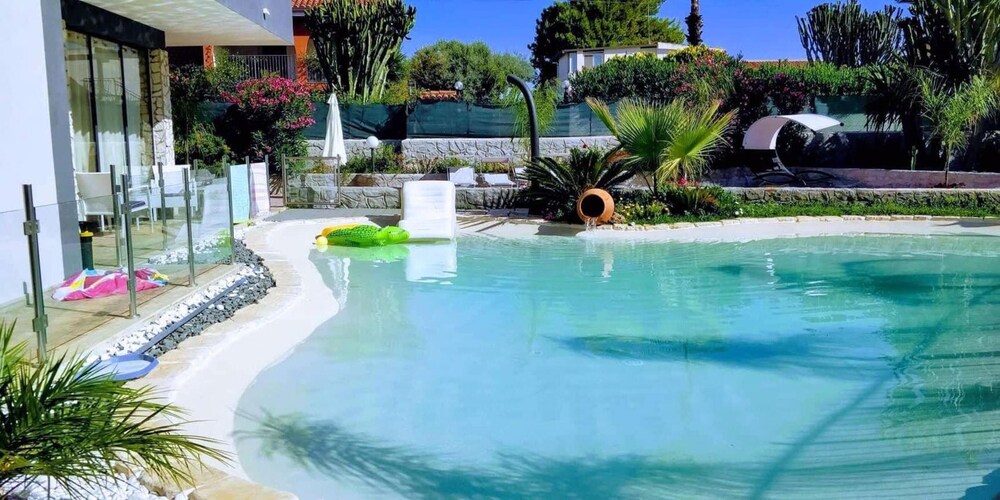 Charming Villa in Fontane Bianche with Private Pool — 4-Star Luxury Hotel in Siracusa, Italy