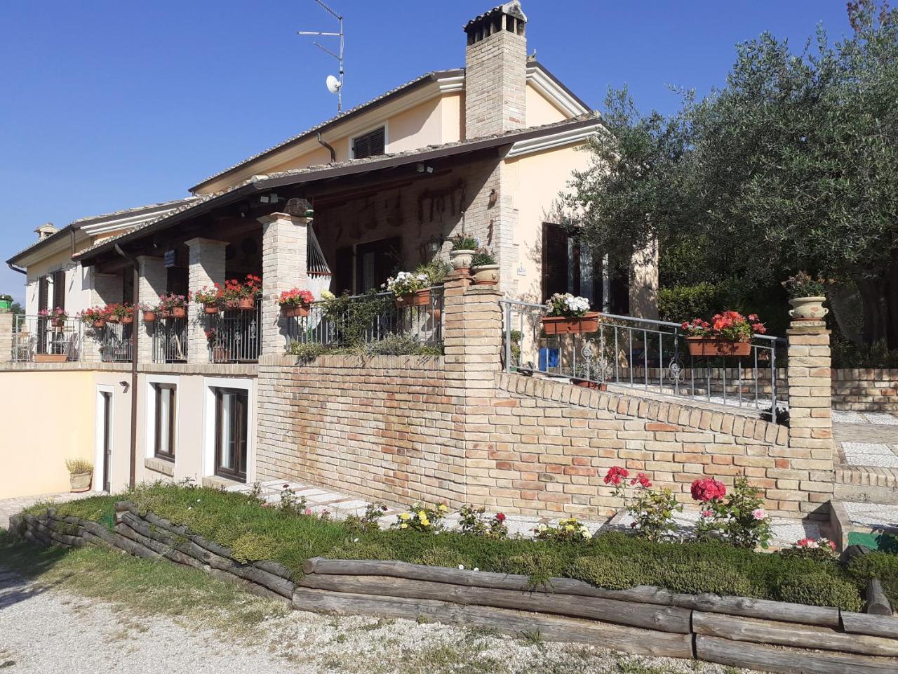 Villetta Tra Gli Ulivi — 4-Star Luxury Hotel in Citta Sant'angelo, Italy