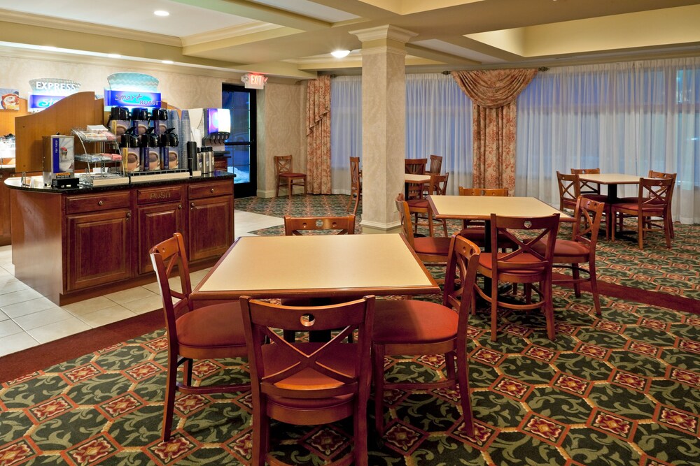 Holiday Inn Express Suites Clifton Park by IHG - photo 40