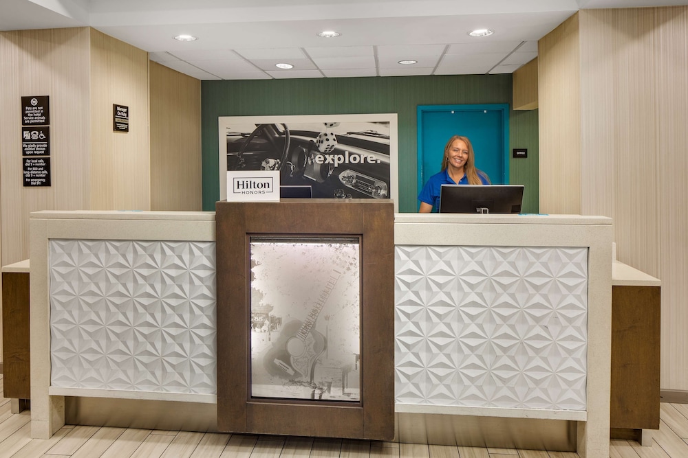 Hampton Inn & Suites Nashville Airport - photo 6