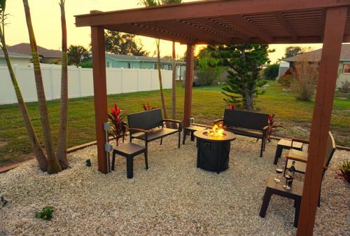 Close To Beach 3 Bedroom 2 Bath — 4-Star Luxury Hotel in Englewood, United States
