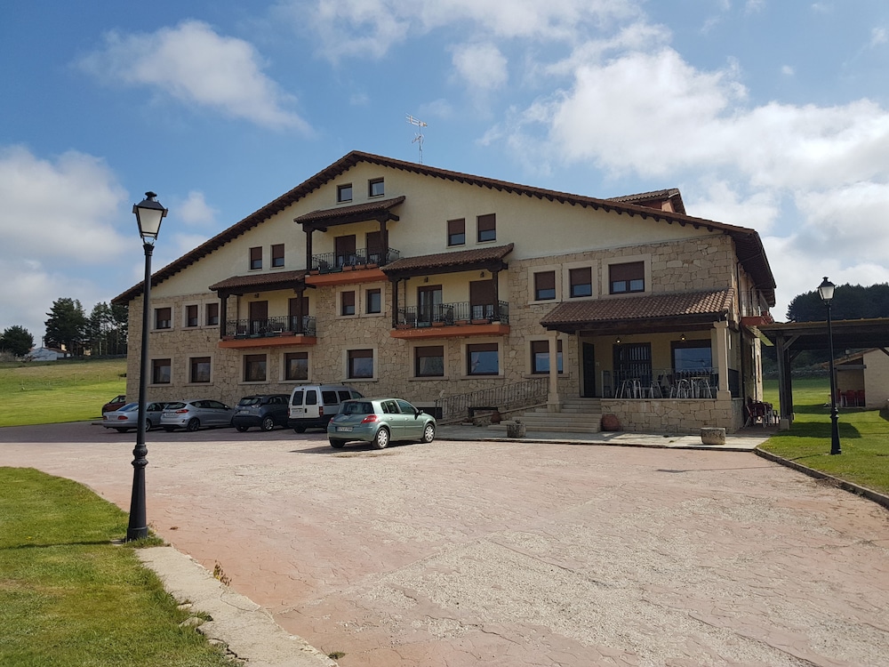 Hotel Garabatos - carbon neutral hotel in Navarredonda De Gredos