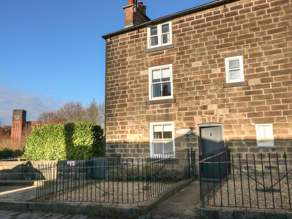 Coupling Cottage — 4-Star Luxury Hotel in Belper, United Kingdom