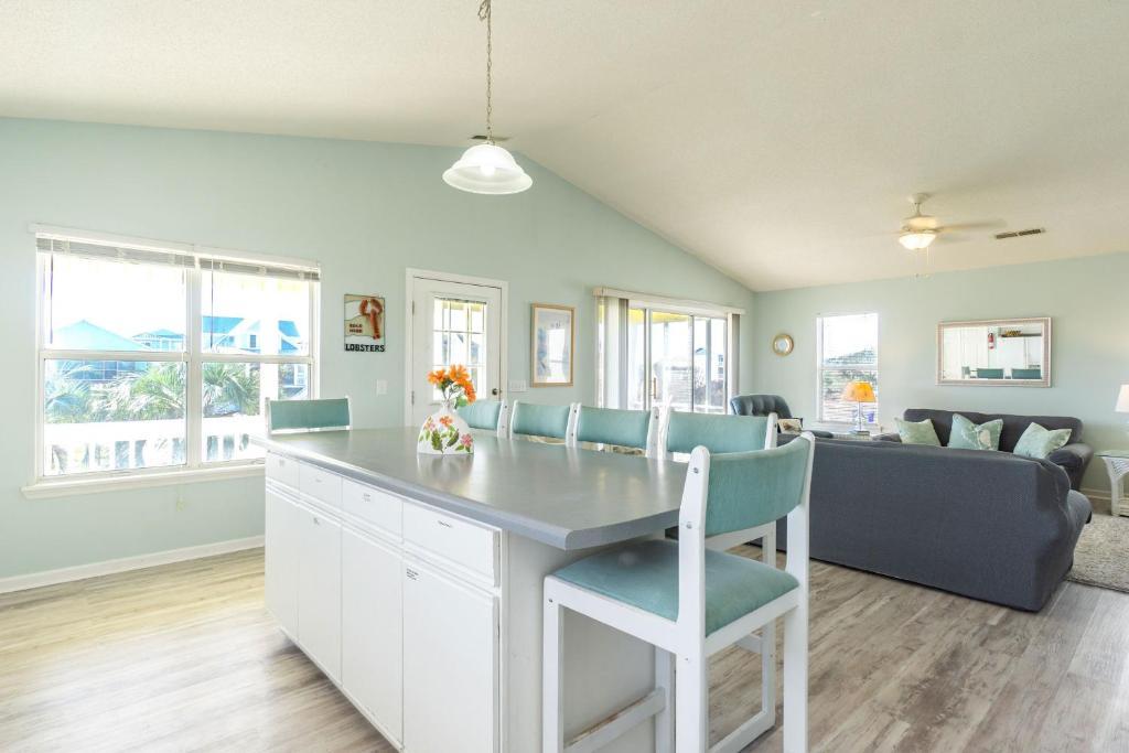See Otter by Oak Island Accommodations - photo 12