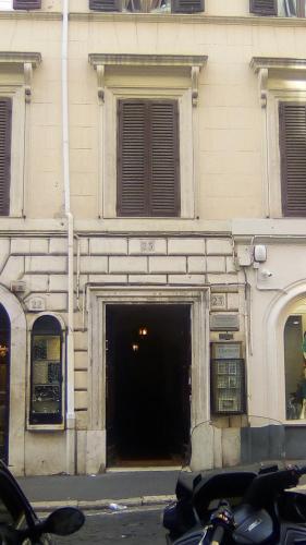 Excellent Trinity Rooms — 4-Star Luxury Hotel in Rome, Italy