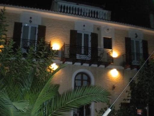 Pension Hirolakas — 4-Star Luxury Hotel in Galaxidhion, Greece