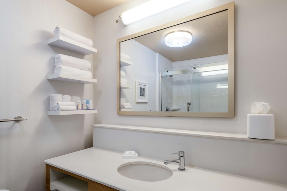 Hampton Inn by Hilton Irvine East Lake Forest - photo 23