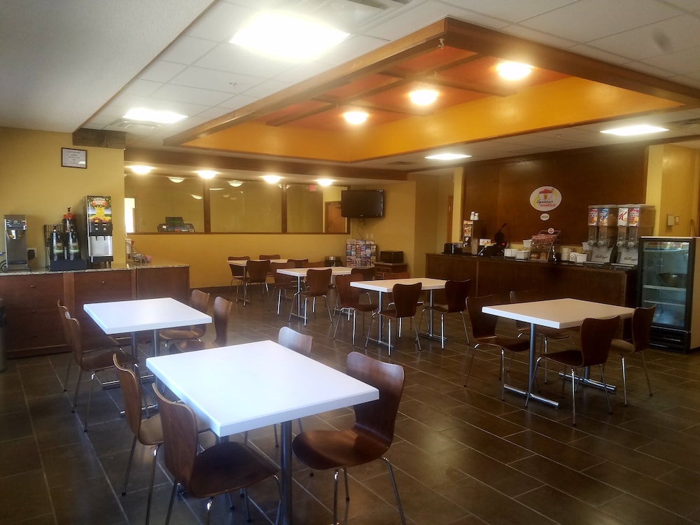 Super 8 by Wyndham Casper East Evansville - photo 38