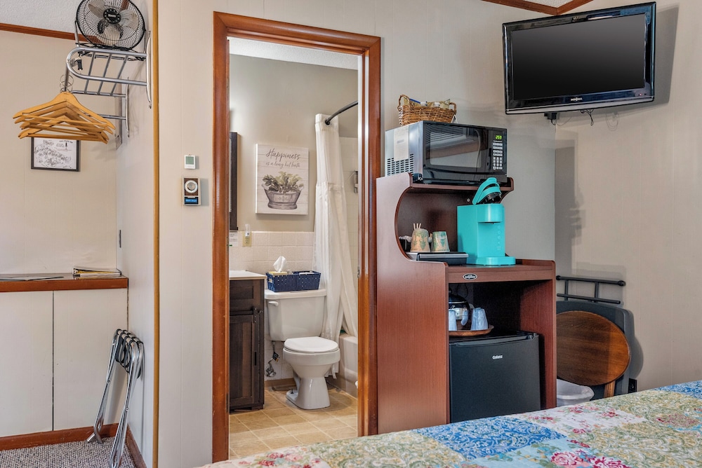 Tall Pines Inn - photo 129