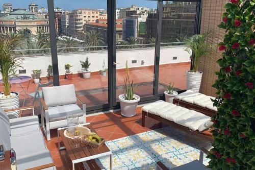 Rocca Politeama Attico Prestigioso Ed Eccitante. — 4-Star Luxury Hotel in Palermo, Italy