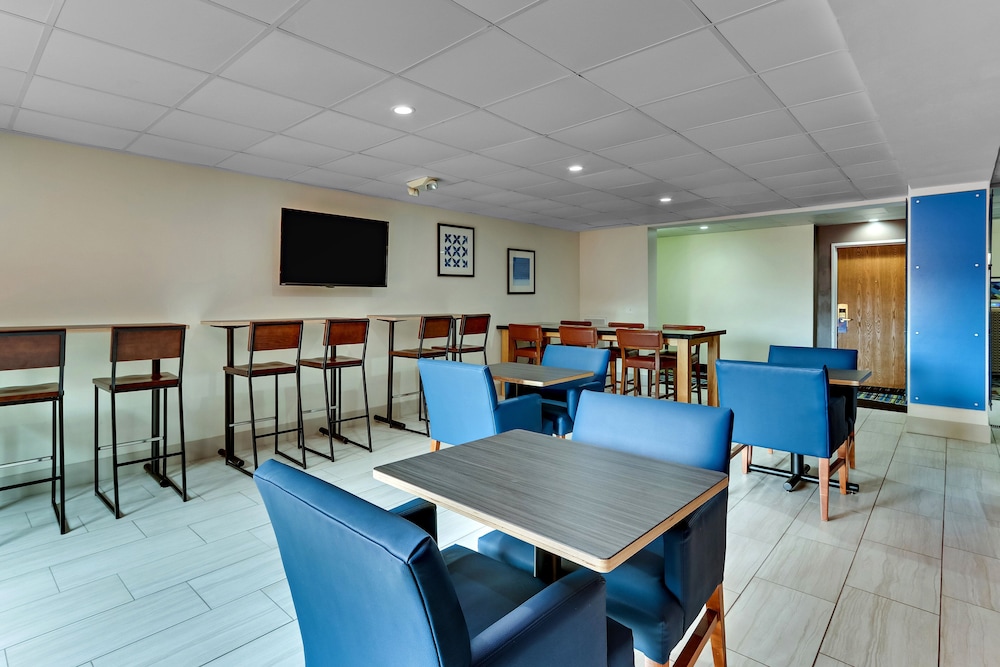 Holiday Inn Express Hotel & Suites Bad Axe by IHG - photo 53
