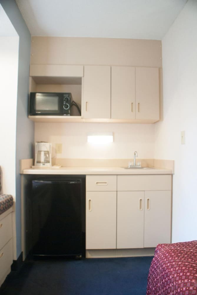 Hometown Inn & Suites Jacksonville Butler Blvd. Southpoint - photo 7