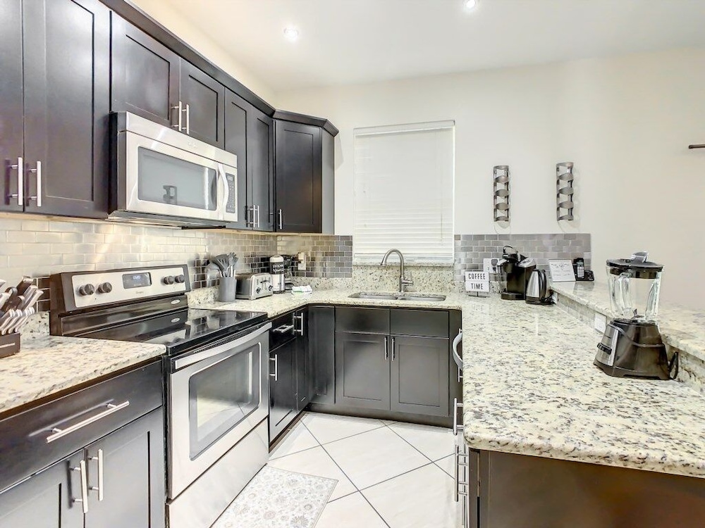 New 4 Bed Regal Palms Resort - photo 8