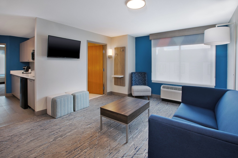 Holiday Inn Express & Suites Buffalo by IHG - photo 15